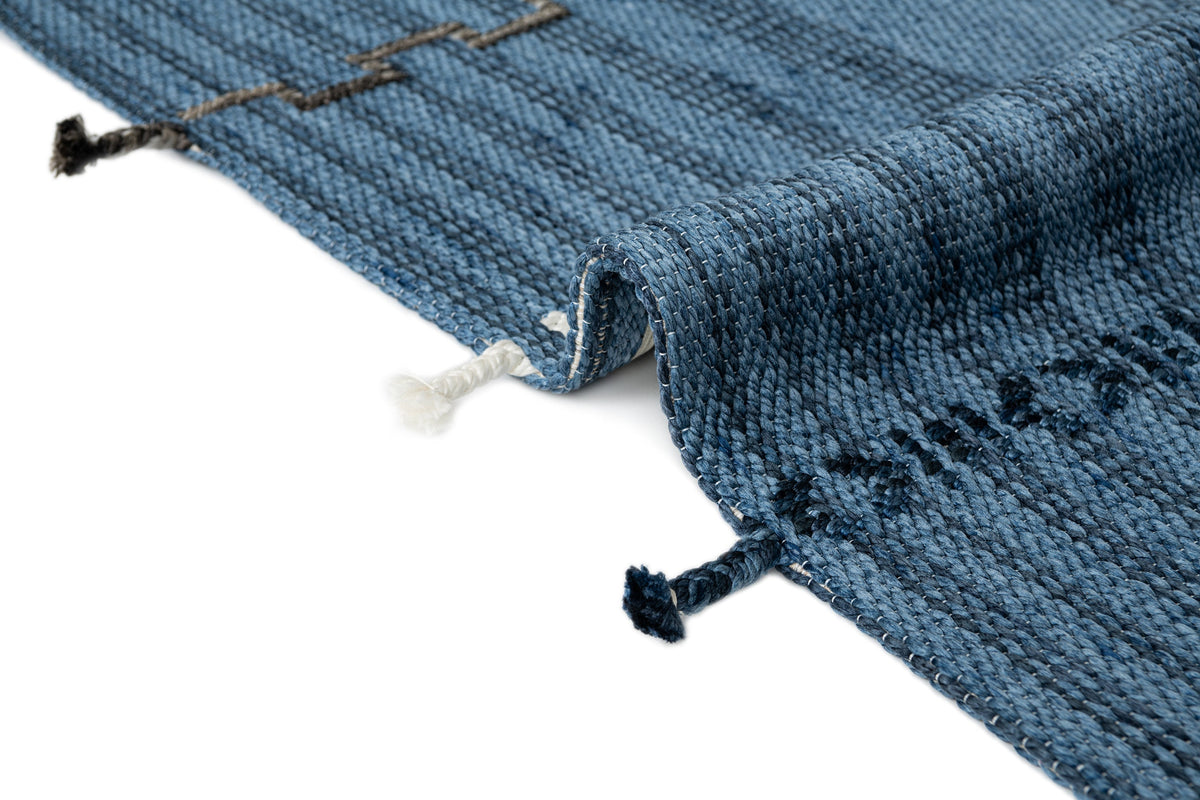 Rechteck Teppich Juniper Greka in Blau von Hadorn™ - Lifestyle Image