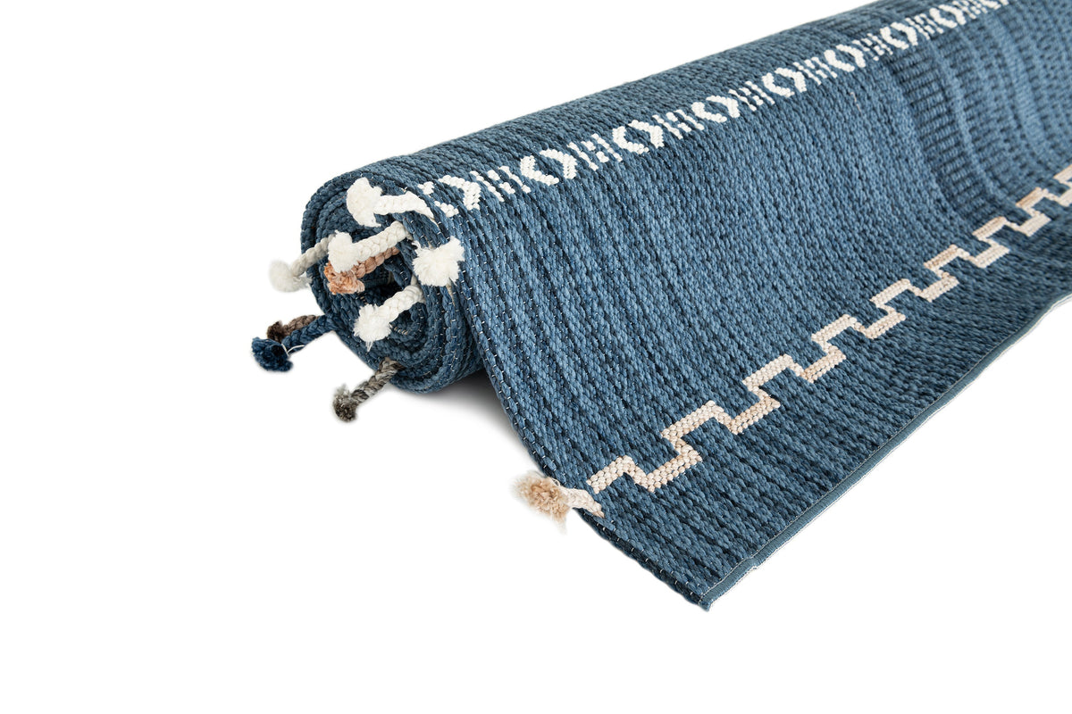 Rechteck Teppich Juniper Greka in Blau von Hadorn™ - Lifestyle Image
