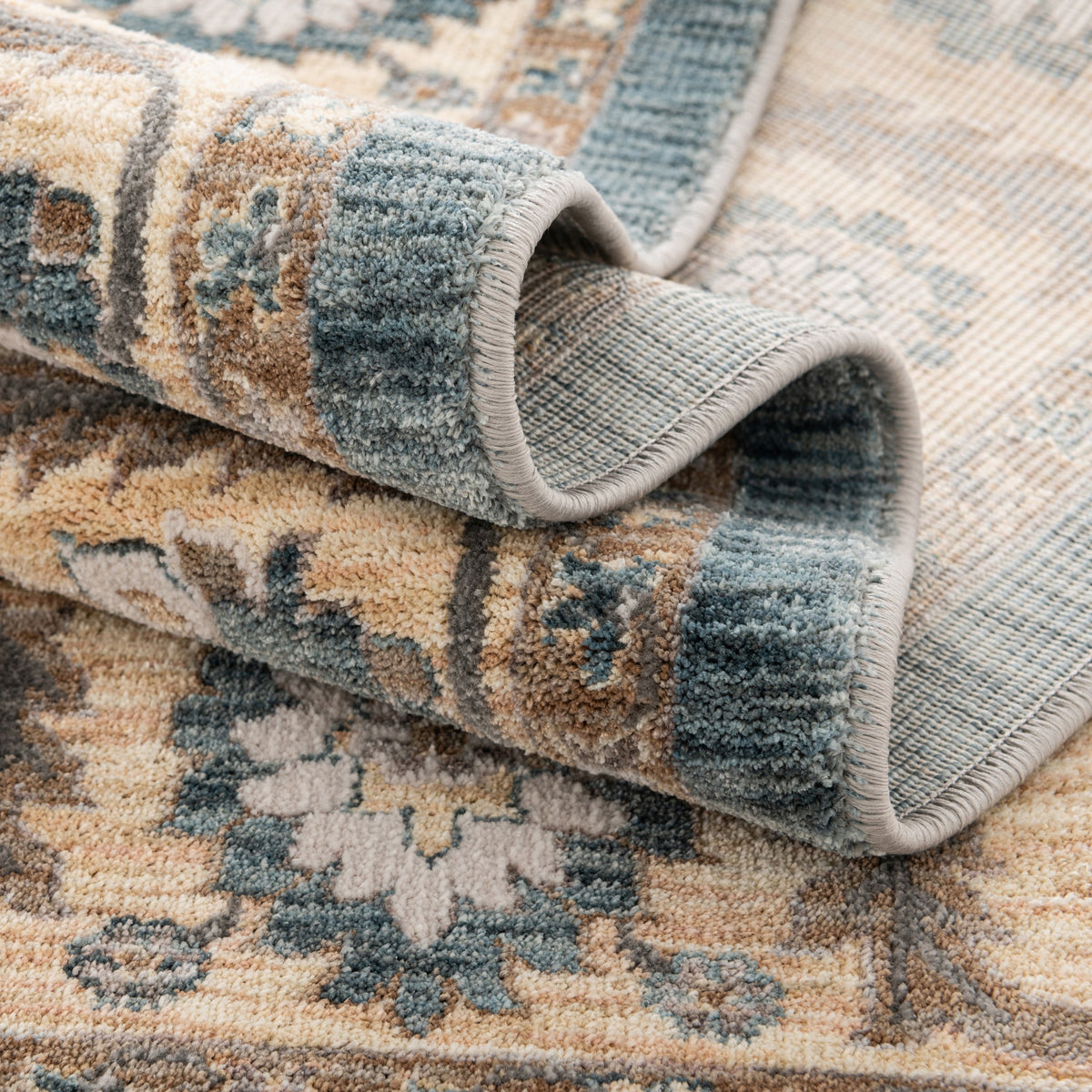 Läufer Teppich Zora Classical in Blau von Hadorn™ - Lifestyle Image