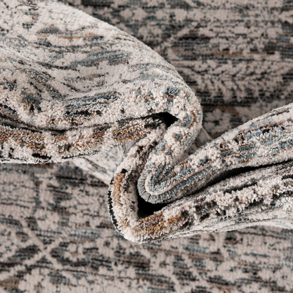 Läufer Teppich Zora Mosaic in Grau von Hadorn™ - Lifestyle Image