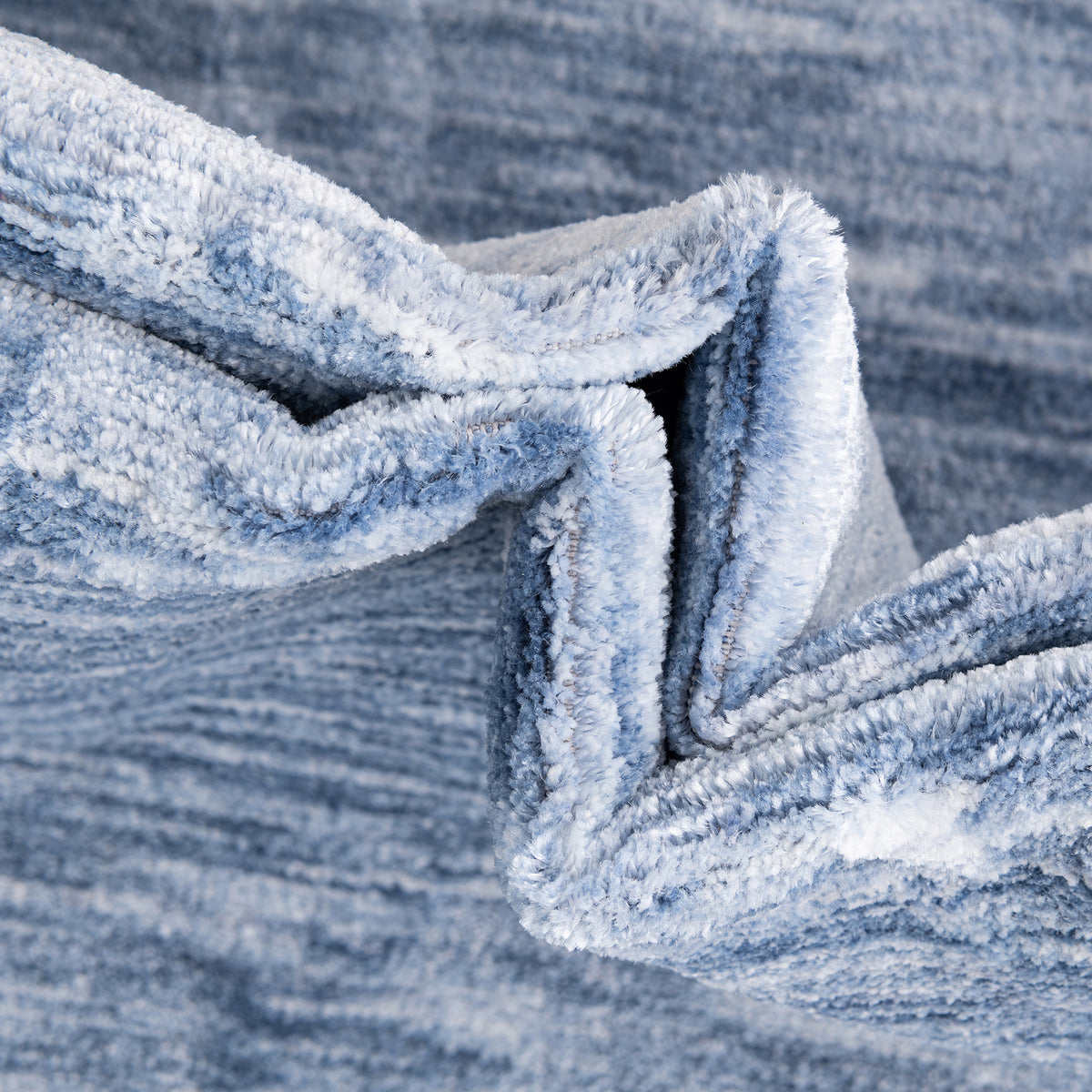 Oval Teppich Gabbeh Design in Hellblau von Hadorn™ - Lifestyle Image
