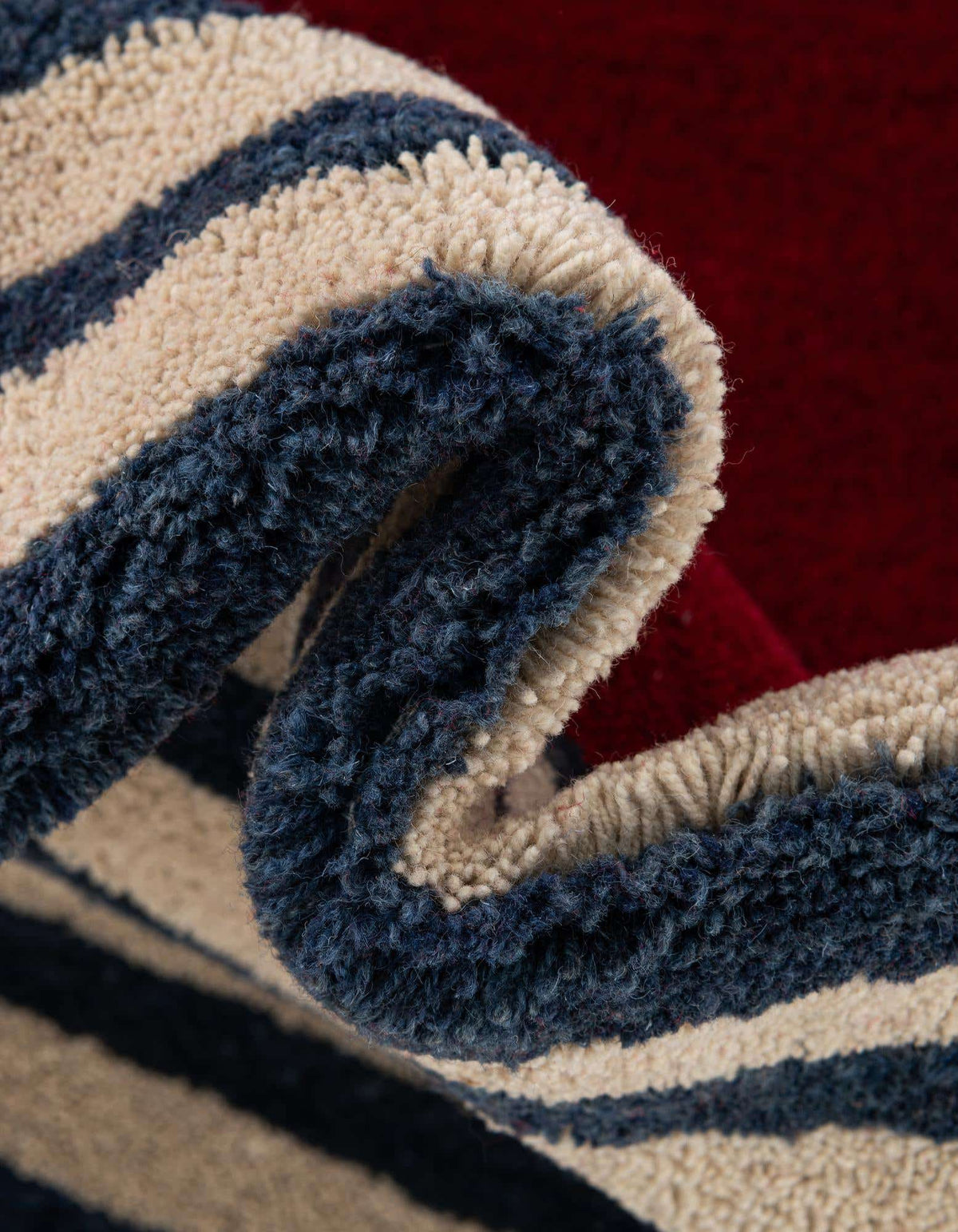 Läufer Teppich AI Handgetuftet in Elfenbein und Rot von Hadorn™ - Lifestyle Image