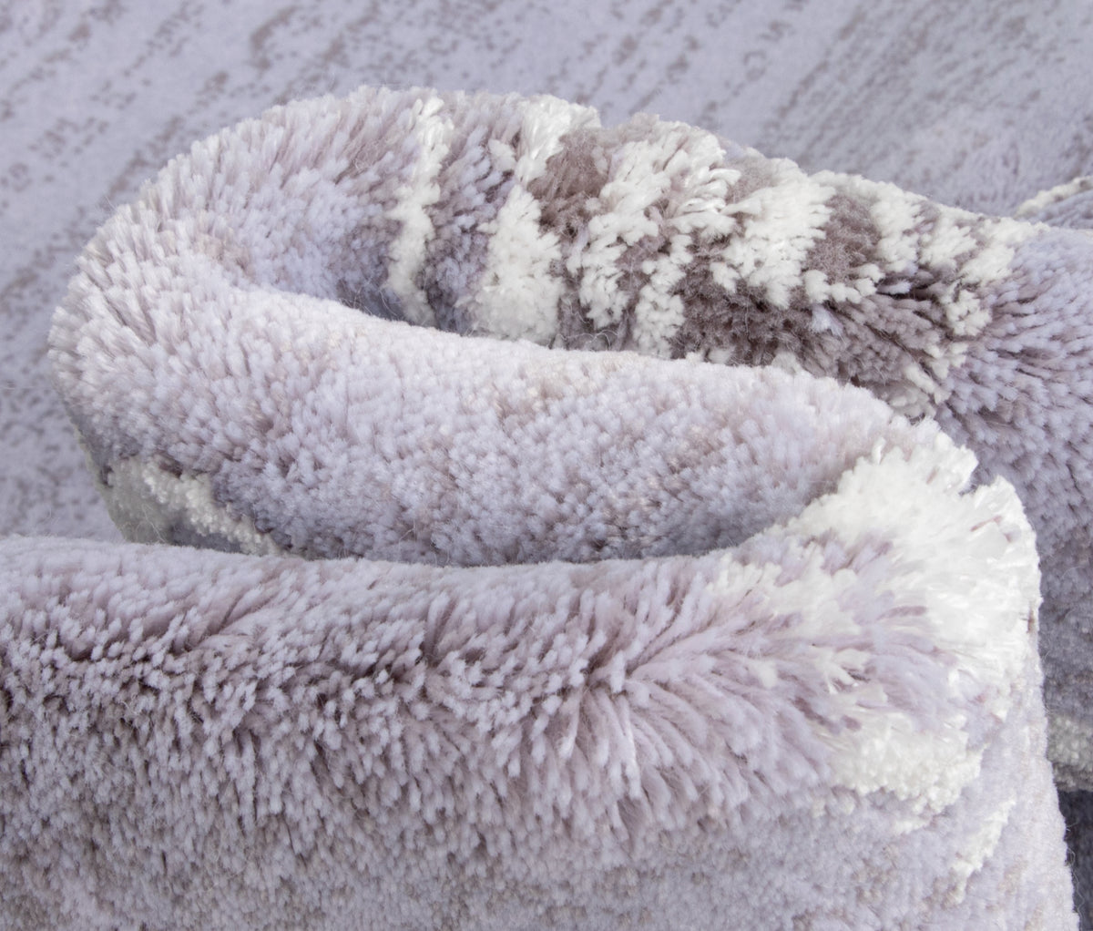 Rechteck Teppich Royal Heritage in Violett von Hadorn™ - Lifestyle Image