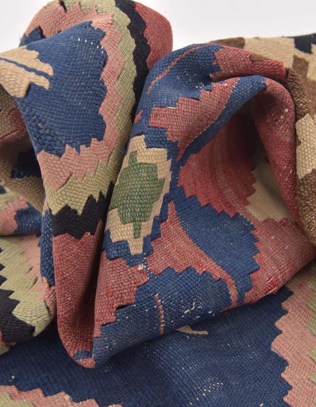 Rechteck Handgeflochten Teppich Kelim Fars in Rostrot von Hadorn™ - Lifestyle Image