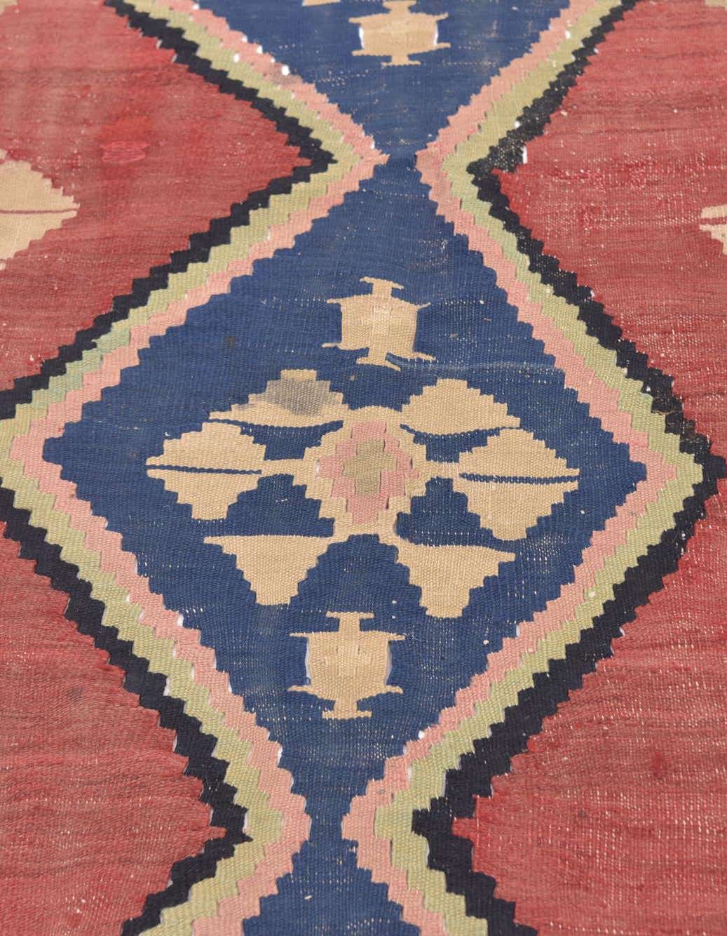 Rechteck Handgeflochten Teppich Kelim Fars in Rostrot von Hadorn™ - Lifestyle Image