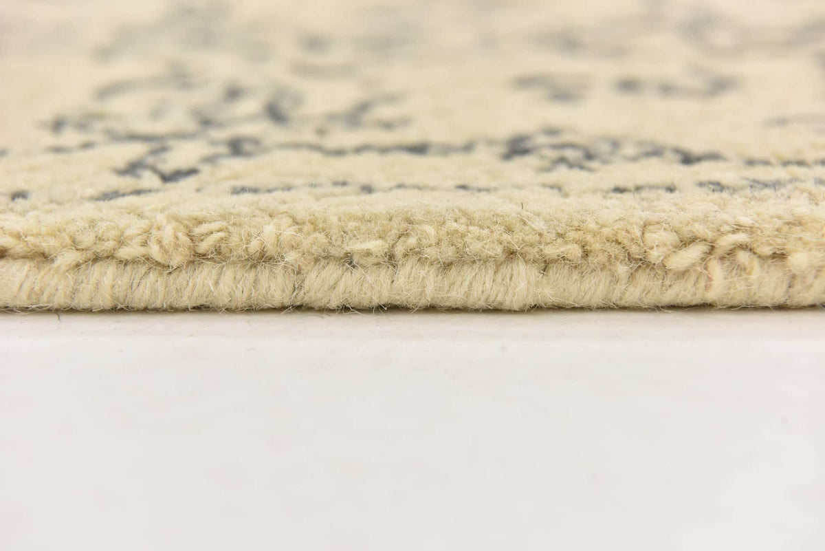 Wolle Teppich Luna in Beige von Hadorn™ - Lifestyle Image