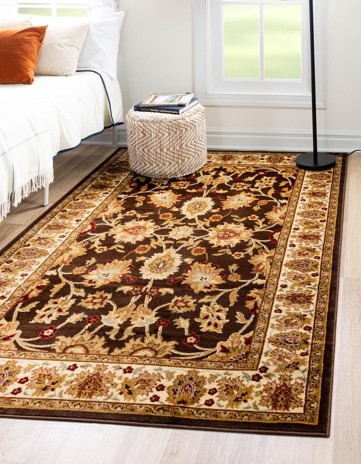 Rechteck Teppich Classic Agra in Braun von Hadorn™ - Lifestyle Image