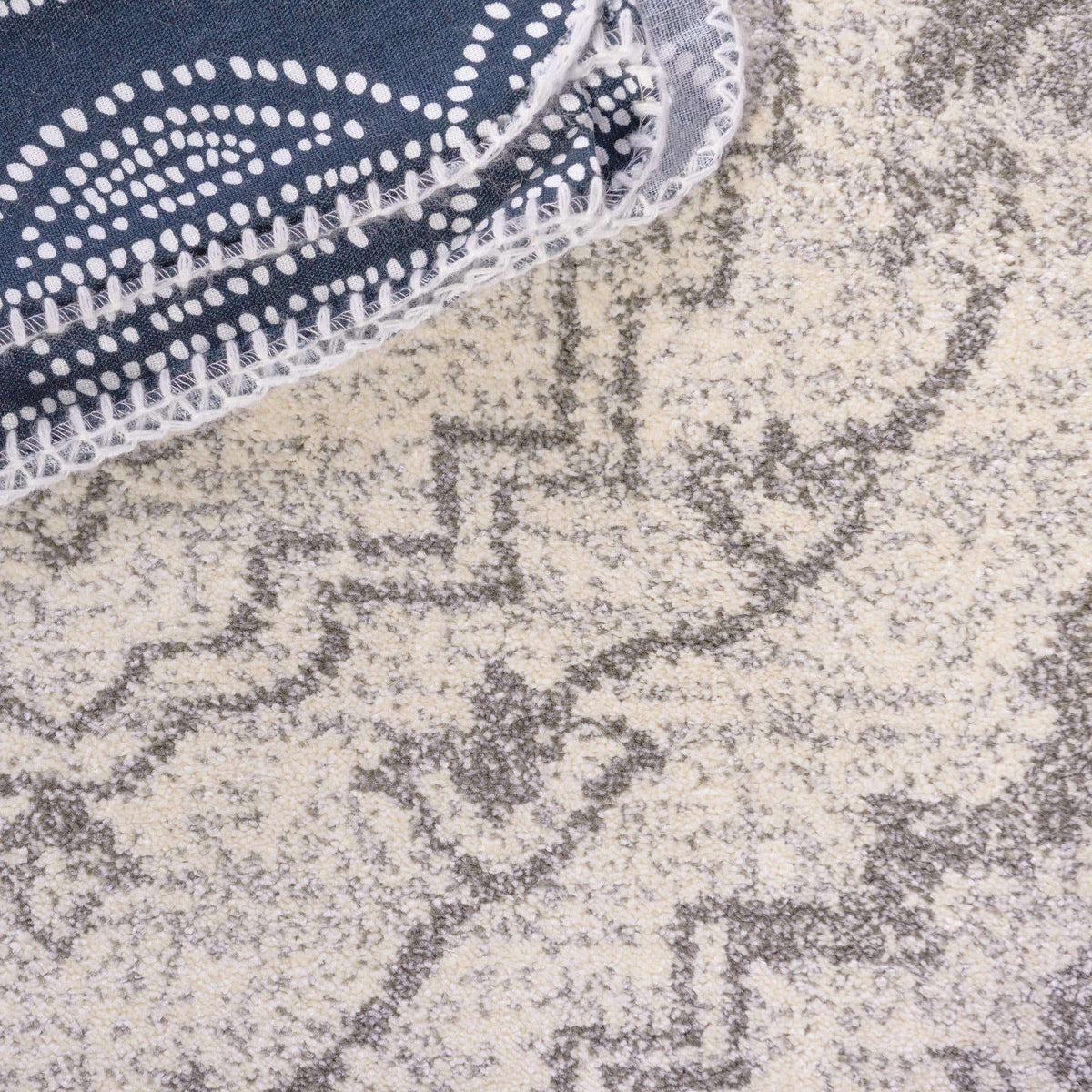 305 x 216 Damask