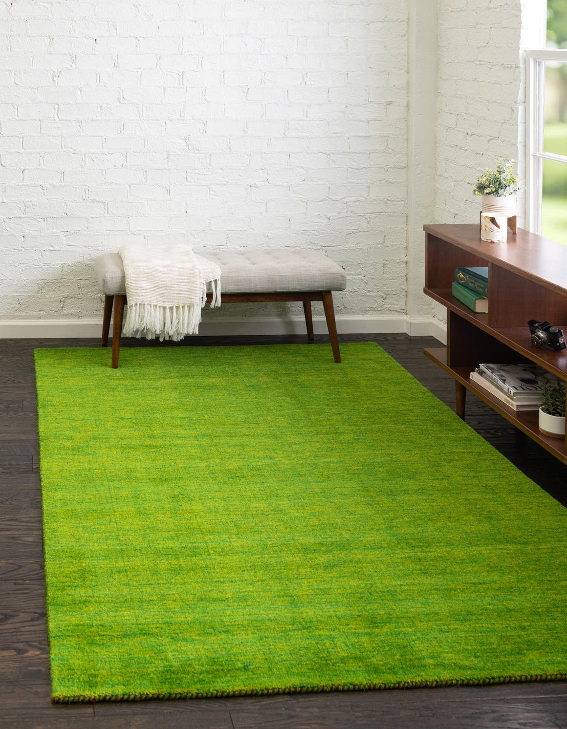 Wolle Teppich Solid Gabbeh in Hellgrün von Hadorn™ - Lifestyle Image