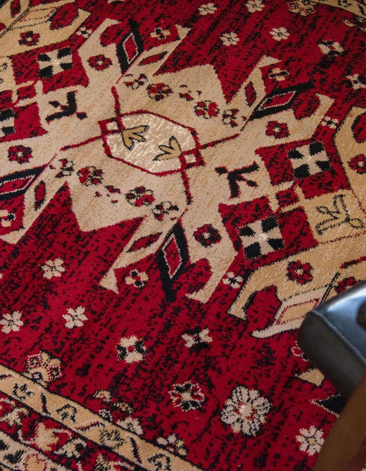 Rechteck Teppich Heriz Design in Rot von Hadorn™ - Lifestyle Image