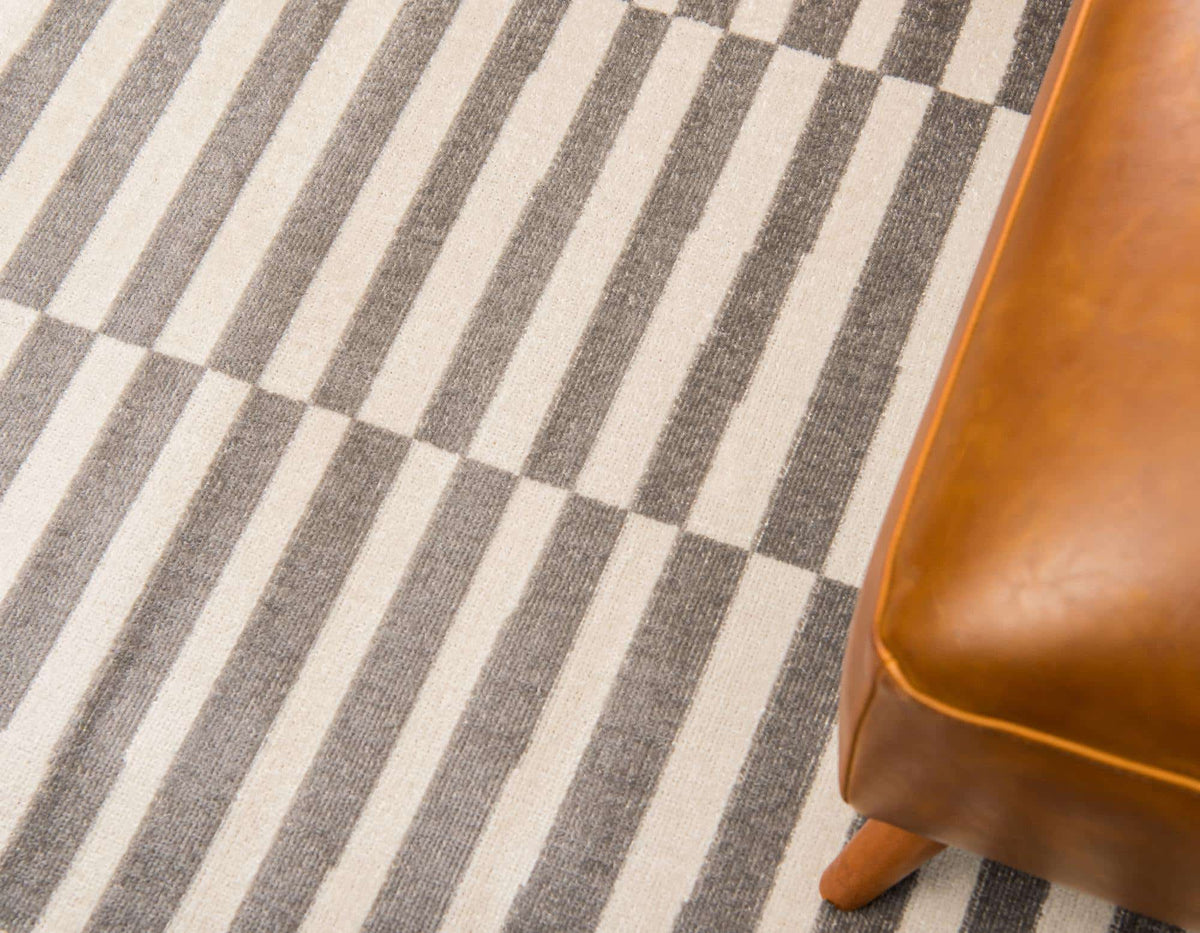 Rechteck Teppich Tribeca in Dunkelgrau von Hadorn™ - Lifestyle Image