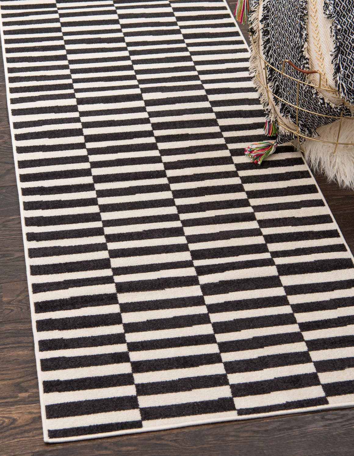 Läufer Teppich Tribeca in Schwarz von Hadorn™ - Lifestyle Image