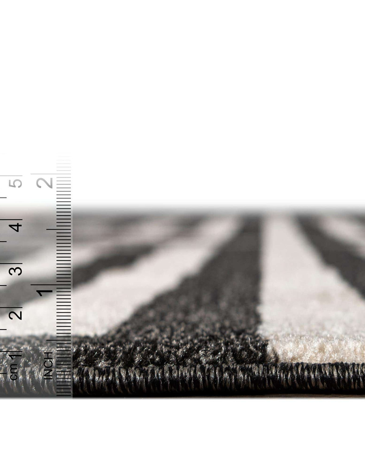 Läufer Teppich Greek Key in Schwarz von Hadorn™ - Lifestyle Image