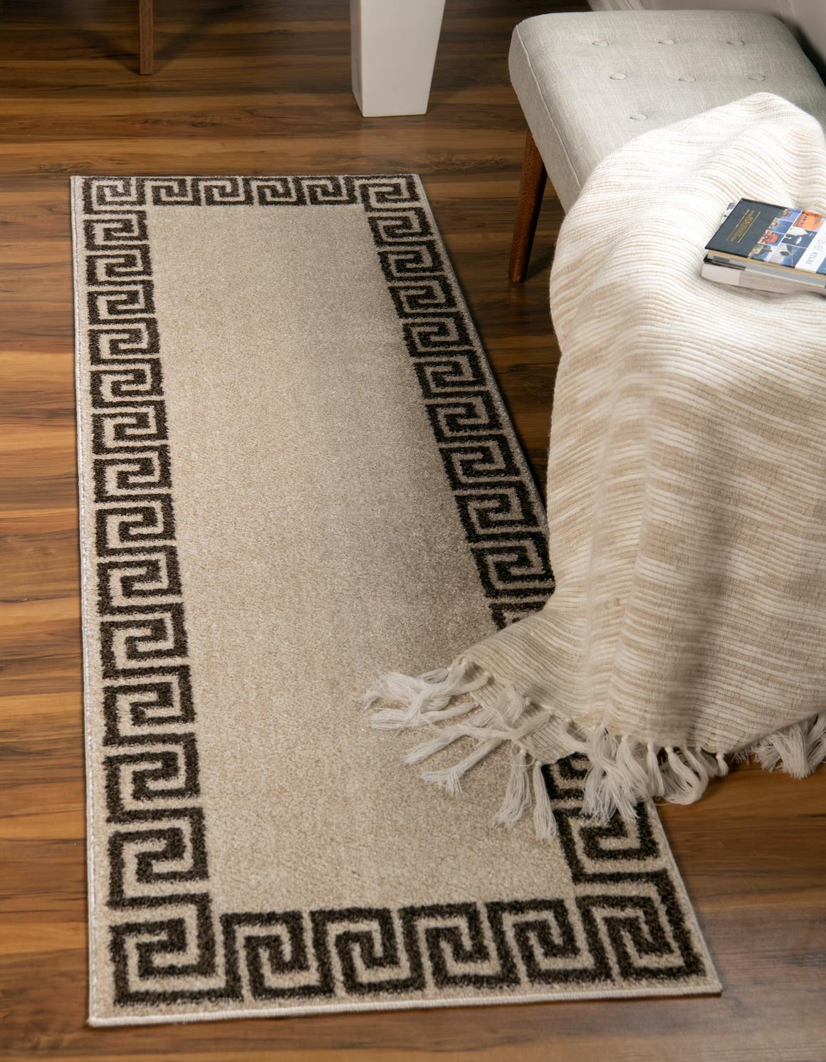 Läufer Teppich Greek Key in Beige von Hadorn™ - Lifestyle Image