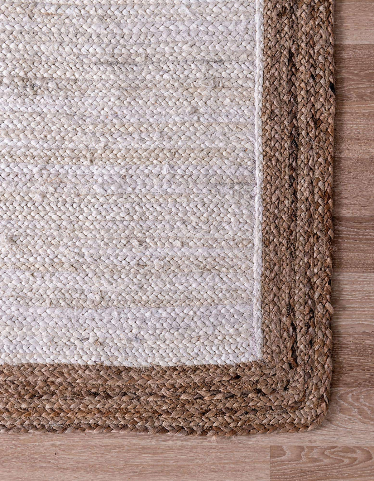 Rechteck Teppich Braided Jute in Weiss von Hadorn™ - Lifestyle Image