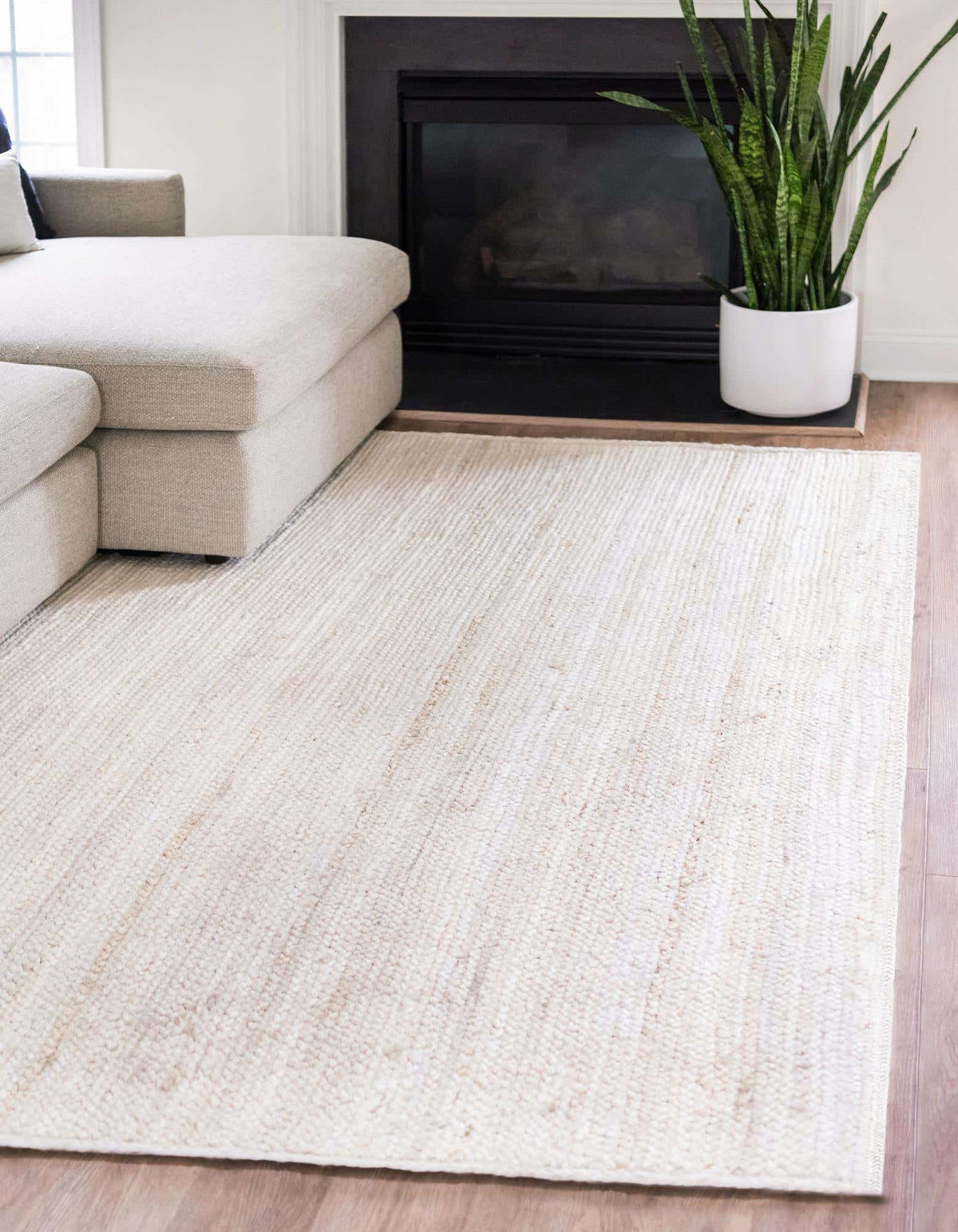 Rechteck Teppich Braided Jute in Weiss von Hadorn™ - Lifestyle Image