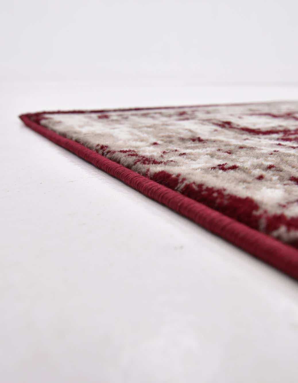 Quadratisch Teppich Monaco in Burgund von Hadorn™ - Lifestyle Image