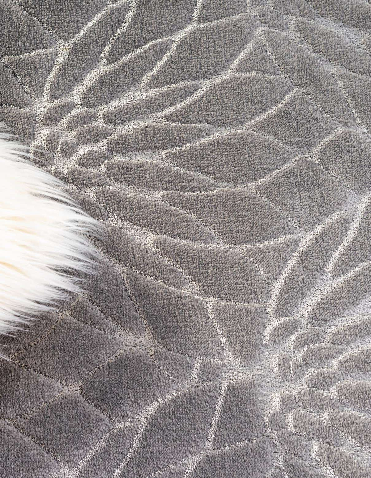Läufer Teppich Marilyn Monroe™ Glam Trellis in Graues Silber von Hadorn™ - Lifestyle Image