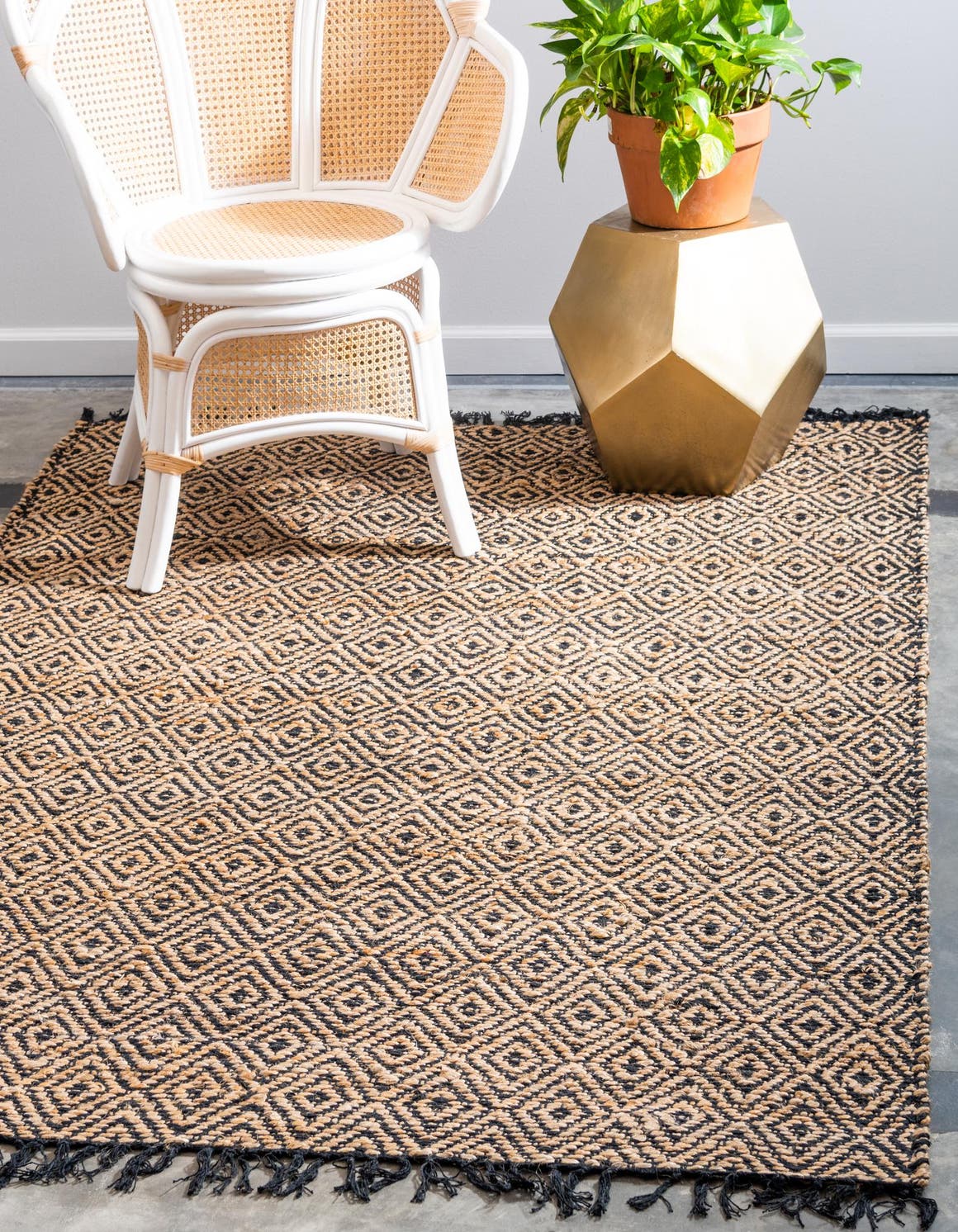 Rechteck Handgeflochten Teppich Braided Jute in Schwarz von Hadorn™ - Lifestyle Image
