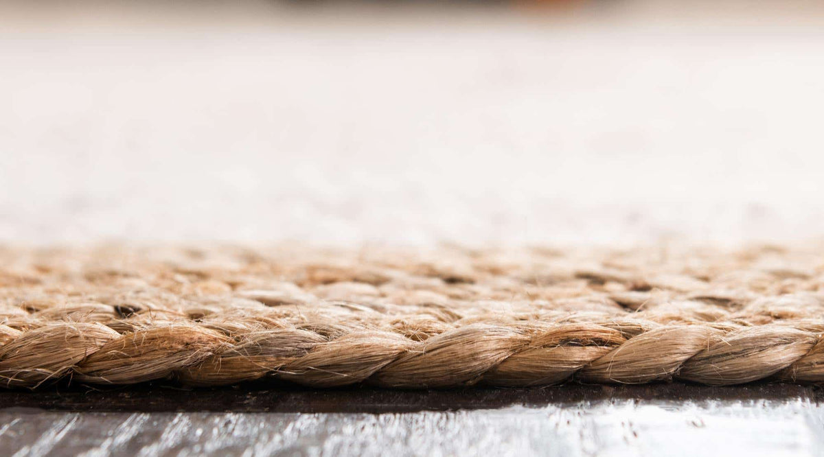 Rund Handgeflochten Teppich Braided Jute in Elfenbein von Hadorn™ - Lifestyle Image