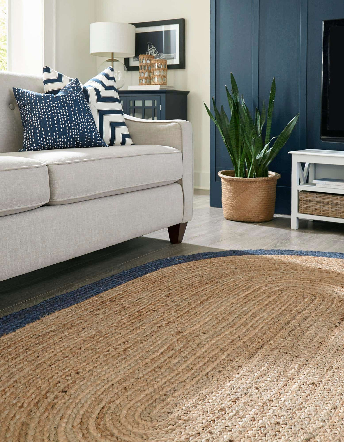 Oval Teppich Braided Jute in Natürlich von Hadorn™ - Lifestyle Image