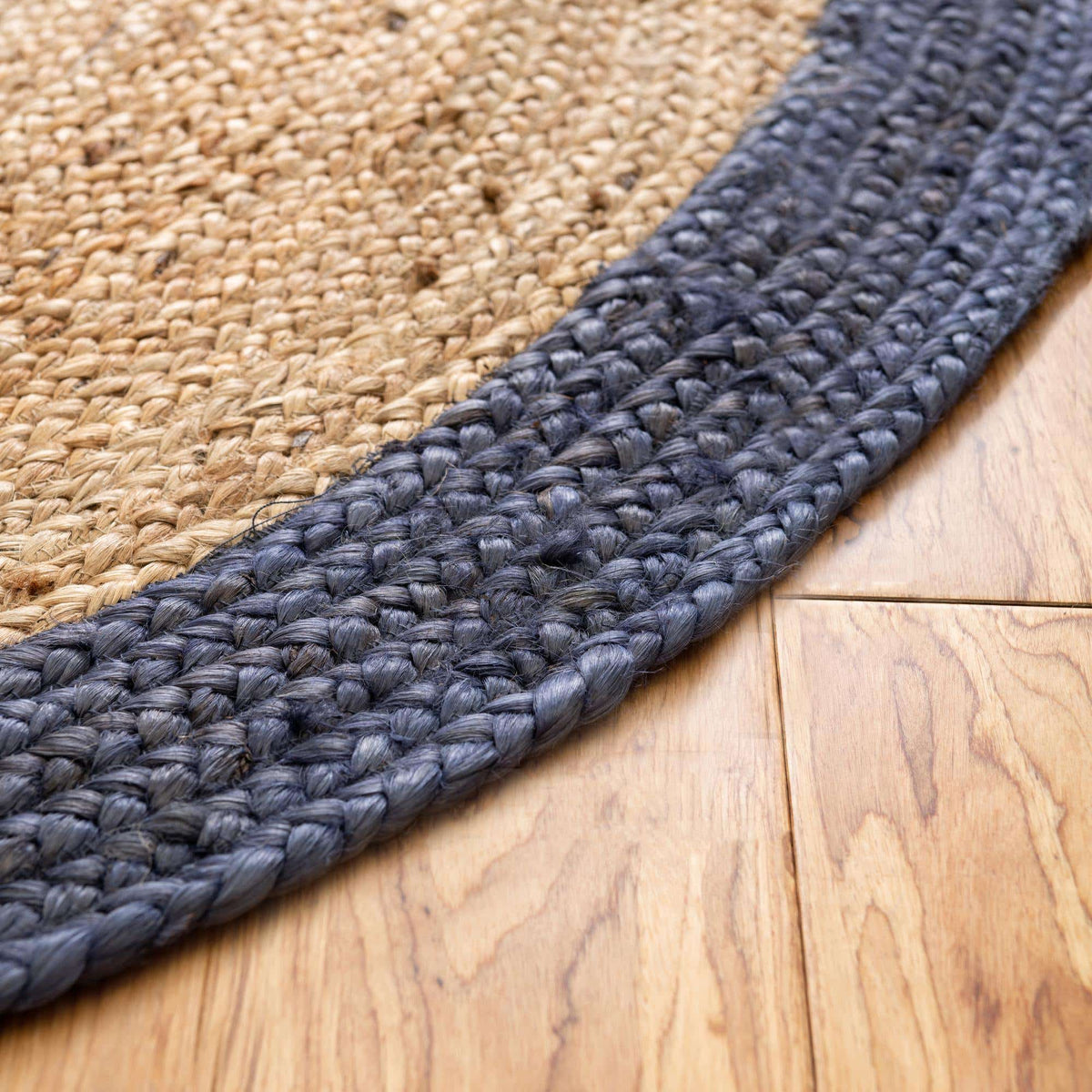 Oval Teppich Braided Jute in Natürlich von Hadorn™ - Lifestyle Image