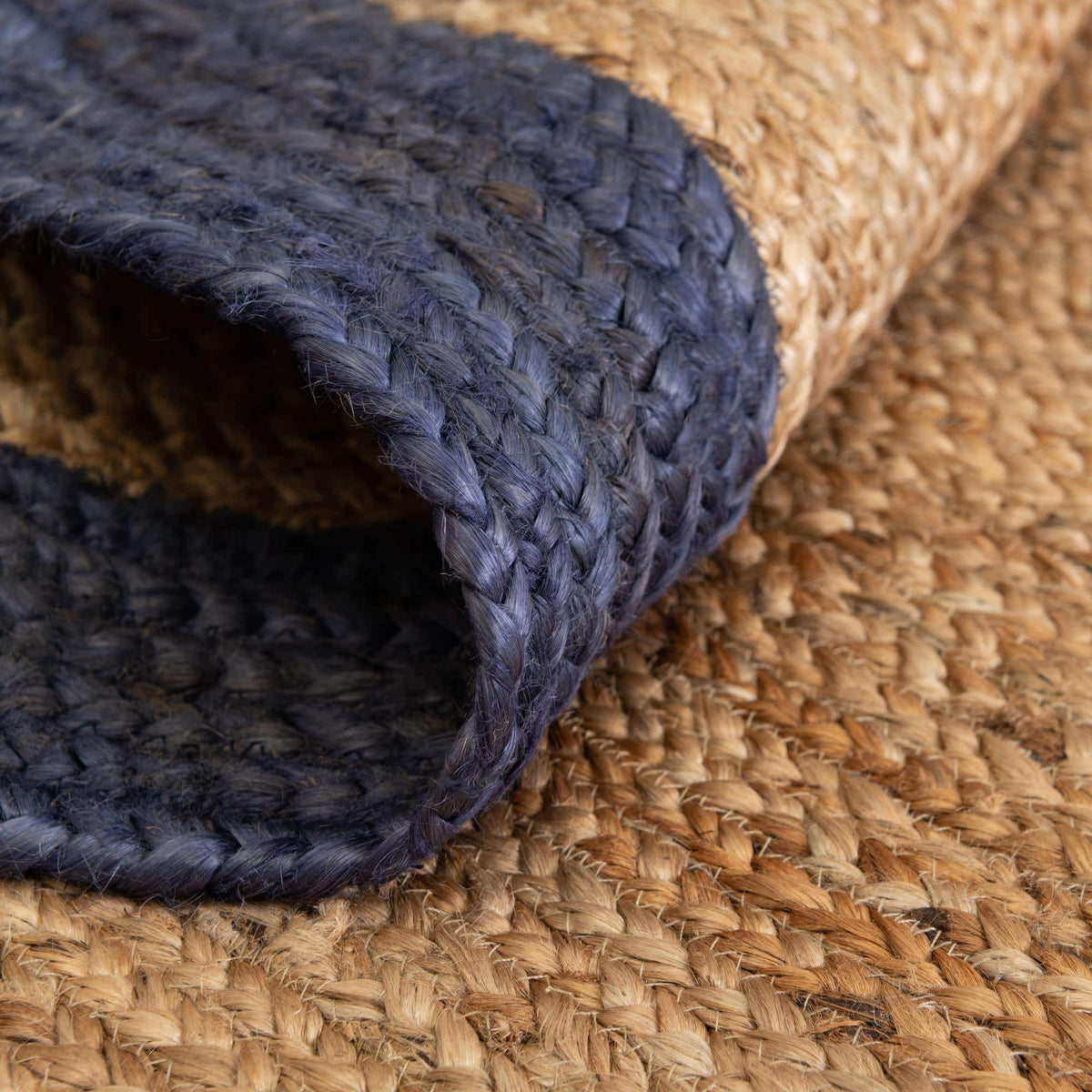 Oval Teppich Braided Jute in Natürlich von Hadorn™ - Lifestyle Image