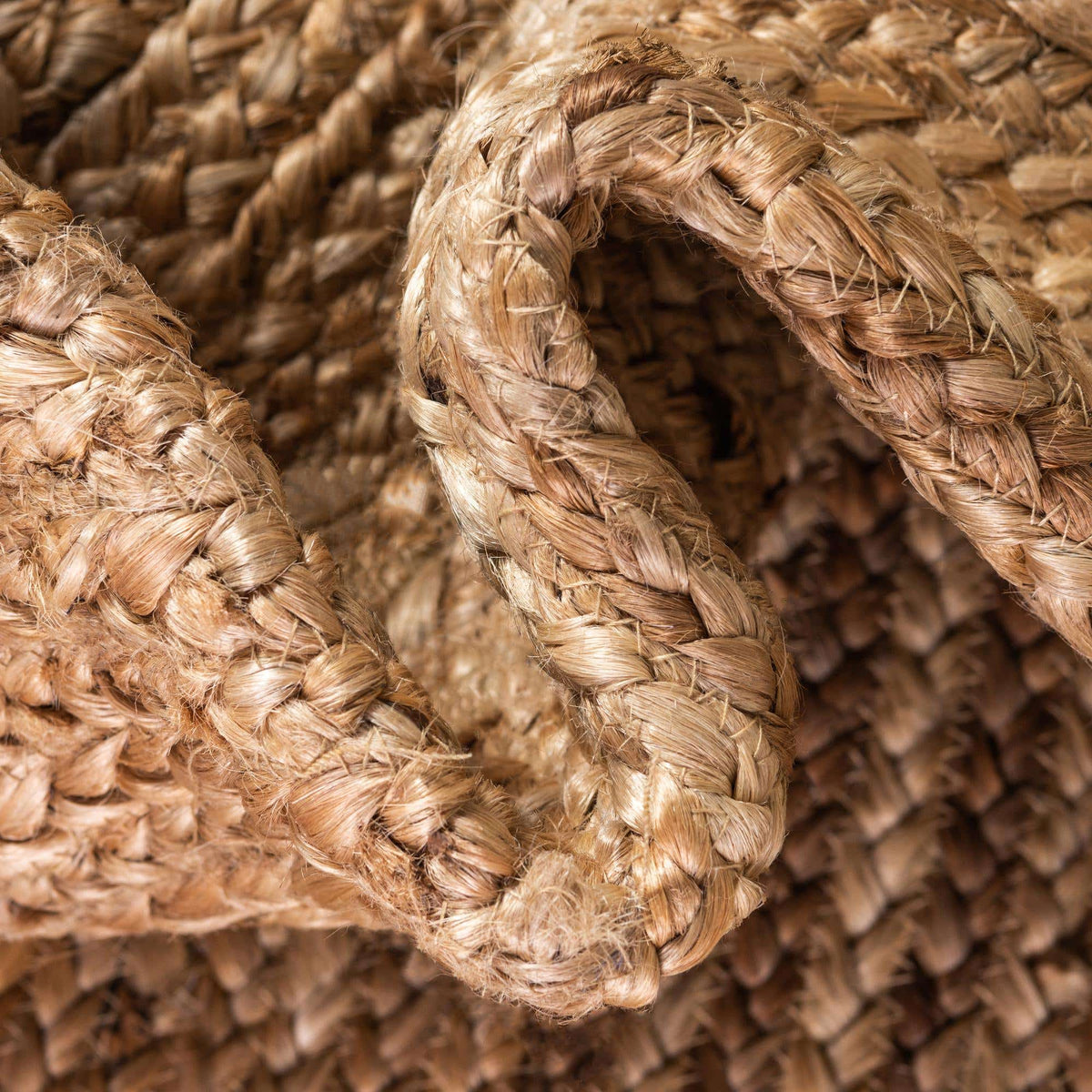 Oval Teppich Braided Jute in Natürlich von Hadorn™ - Lifestyle Image