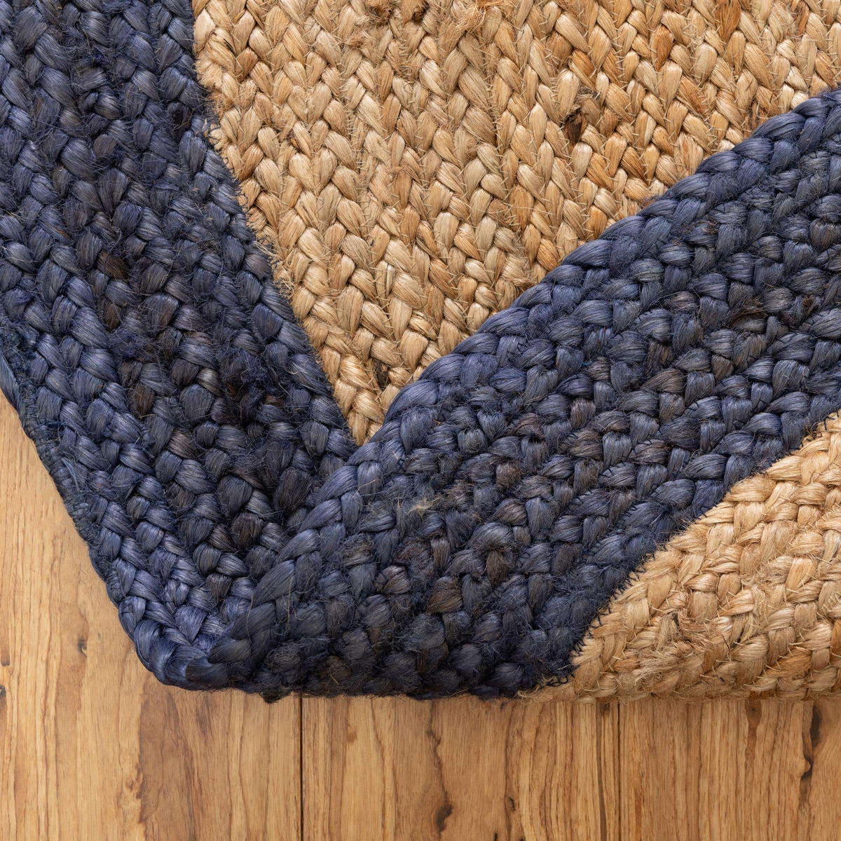 Oval Teppich Braided Jute in Natürlich von Hadorn™ - Lifestyle Image