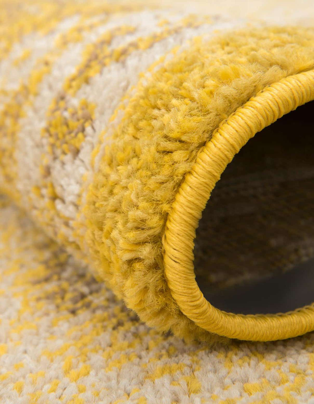 Quadratisch Teppich Carrington in Gelb von Hadorn™ - Lifestyle Image
