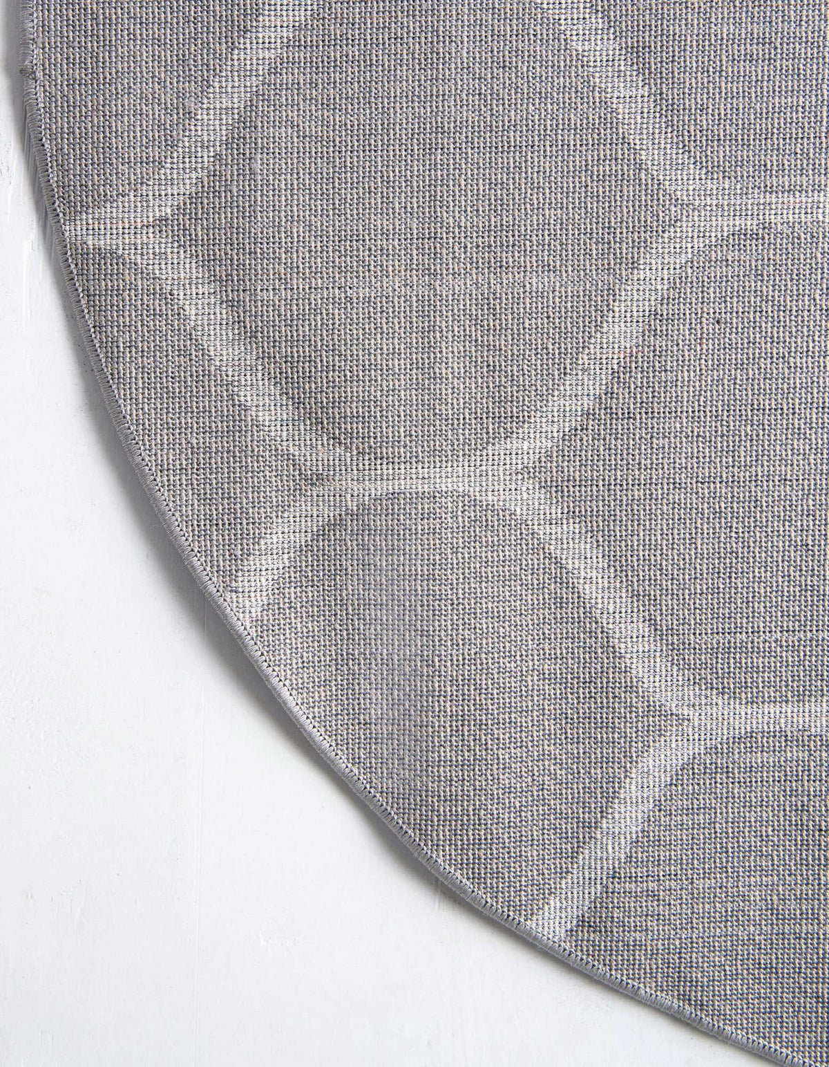 Rund Teppich Trellis Frieze in Hellgrau von Hadorn™ - Lifestyle Image