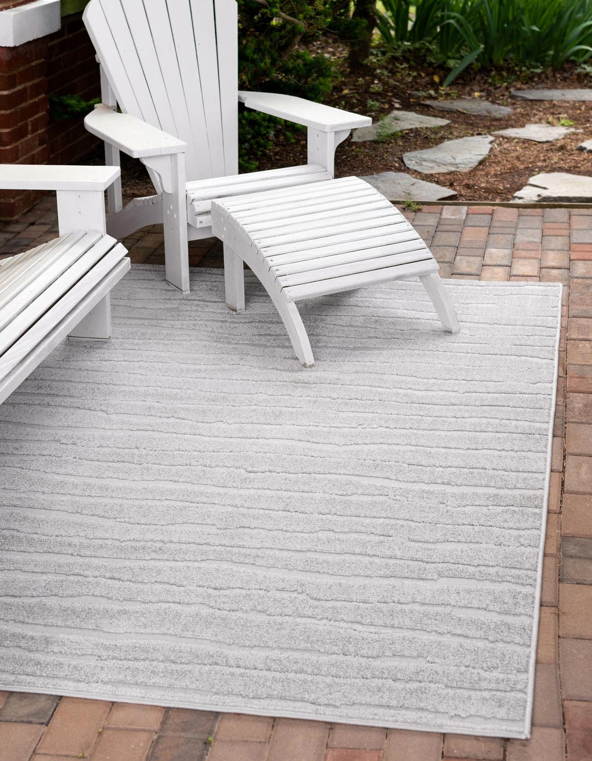 Rechteck Outdoor Teppich Sabrina Soto Outdoor in Grau von Hadorn™ - Lifestyle Image