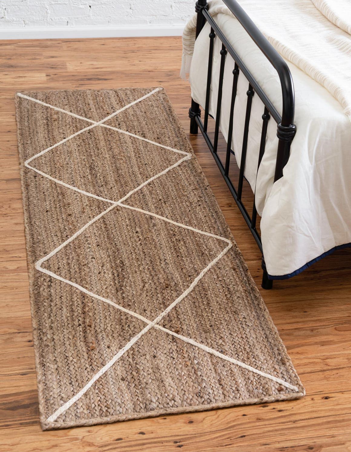 Läufer Handgeflochten Teppich Braided Jute in Weiss von Hadorn™ - Lifestyle Image