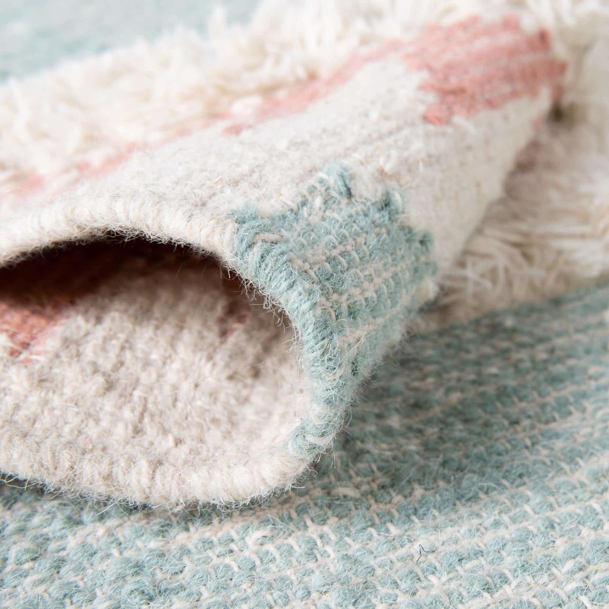 Rechteck Handgeflochten Teppich Arizona in Helles Aqua von Hadorn™ - Lifestyle Image