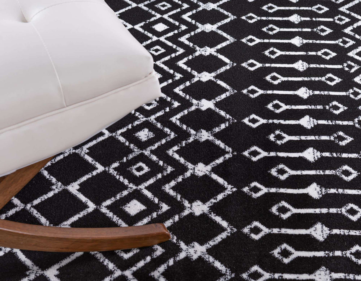 Rechteck Teppich Kasbah Trellis in Schwarz von Hadorn™ - Lifestyle Image
