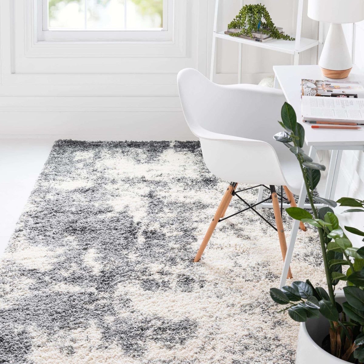 Rechteck Hochflorteppich Soft Touch Shag in Grau von Hadorn™ - Lifestyle Image