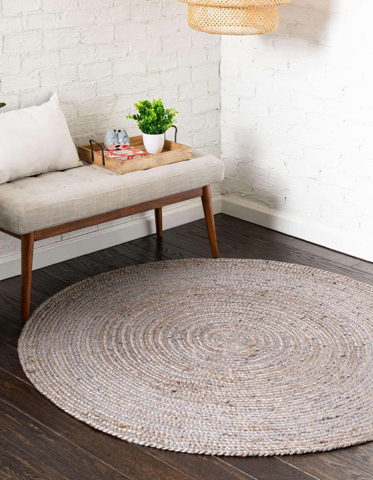 Rund Teppich Braided Jute in Grau von Hadorn™ - Lifestyle Image
