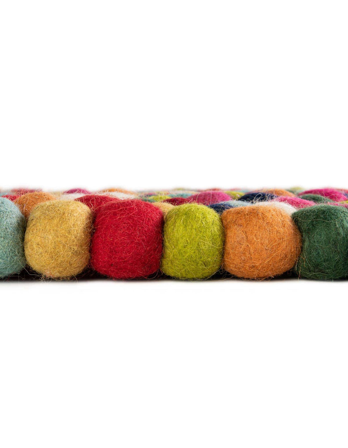 Wolle Teppich Felt Ball in Mehrfarbig von Hadorn™ - Lifestyle Image