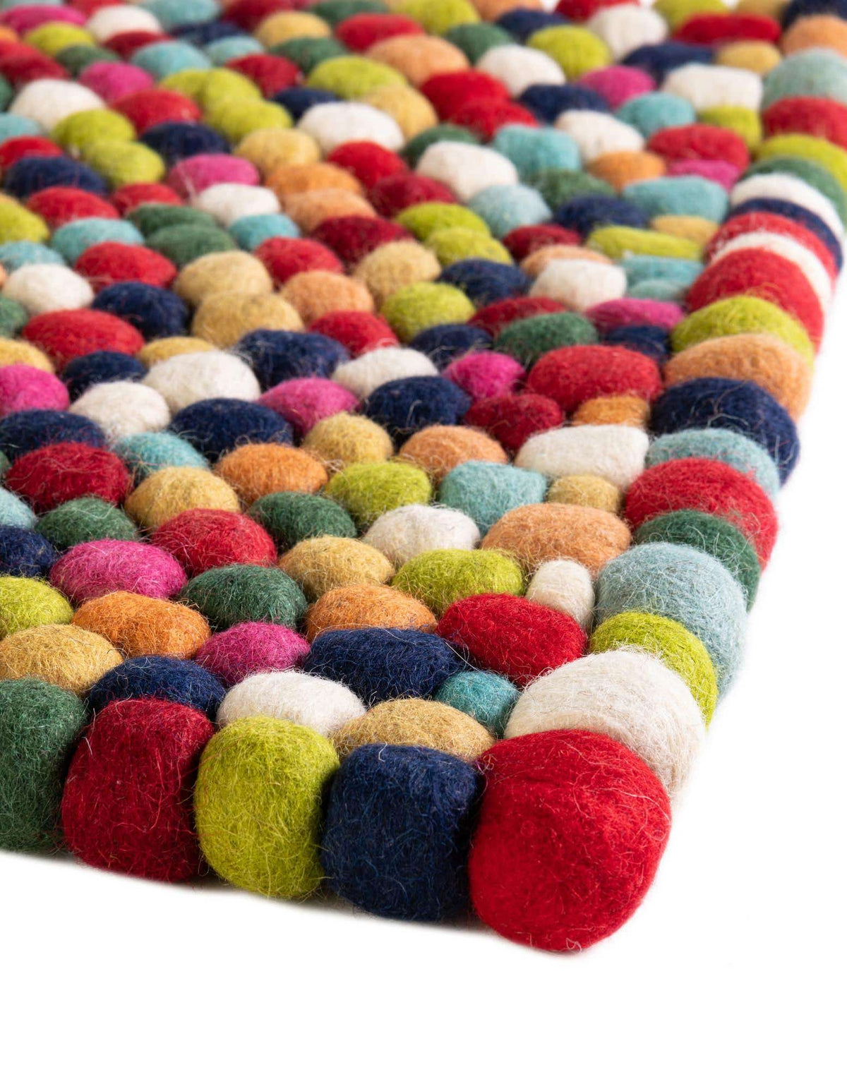 Wolle Teppich Felt Ball in Mehrfarbig von Hadorn™ - Lifestyle Image