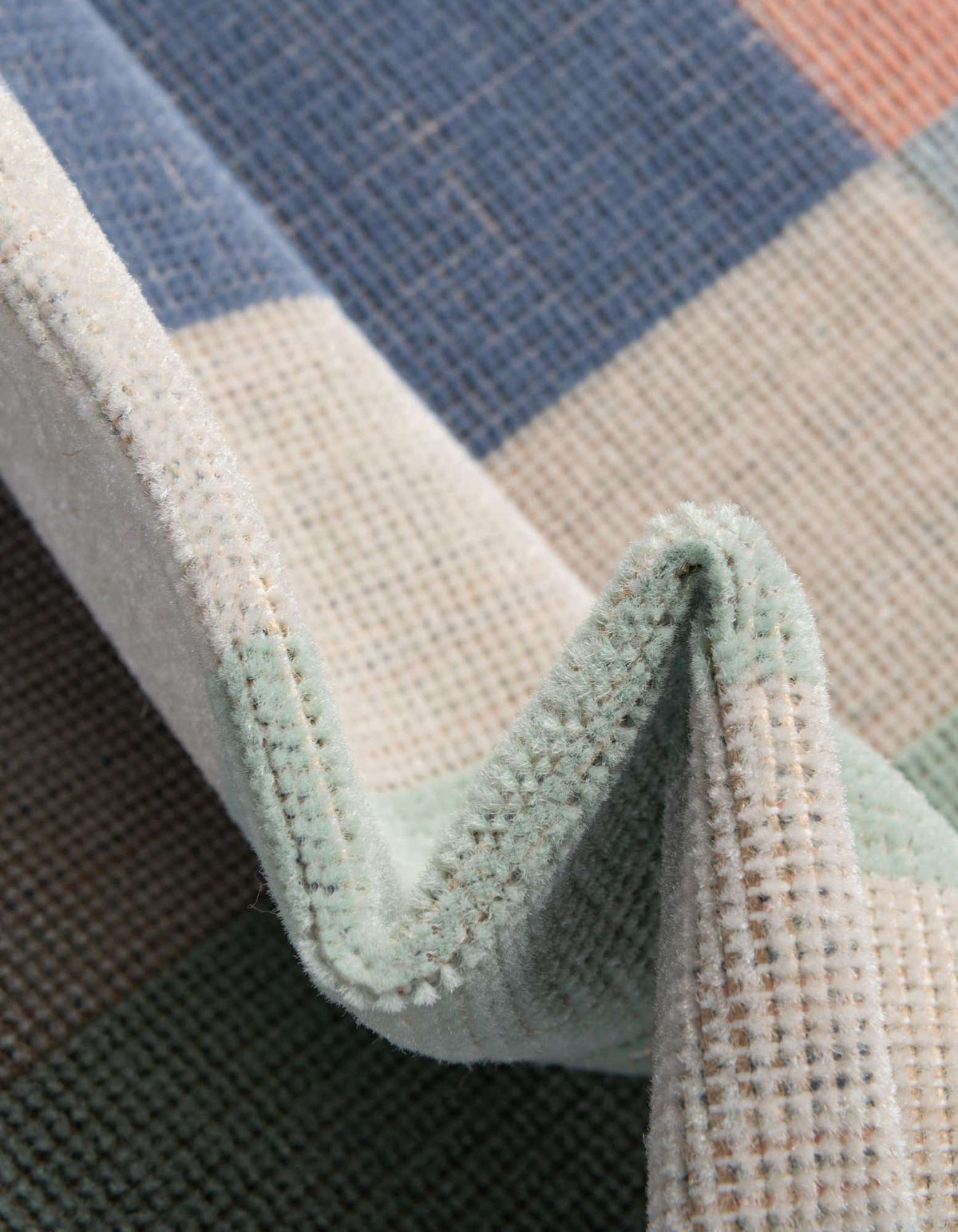 Rund Teppich Lotus in Mehrfarbig von Hadorn™ - Lifestyle Image