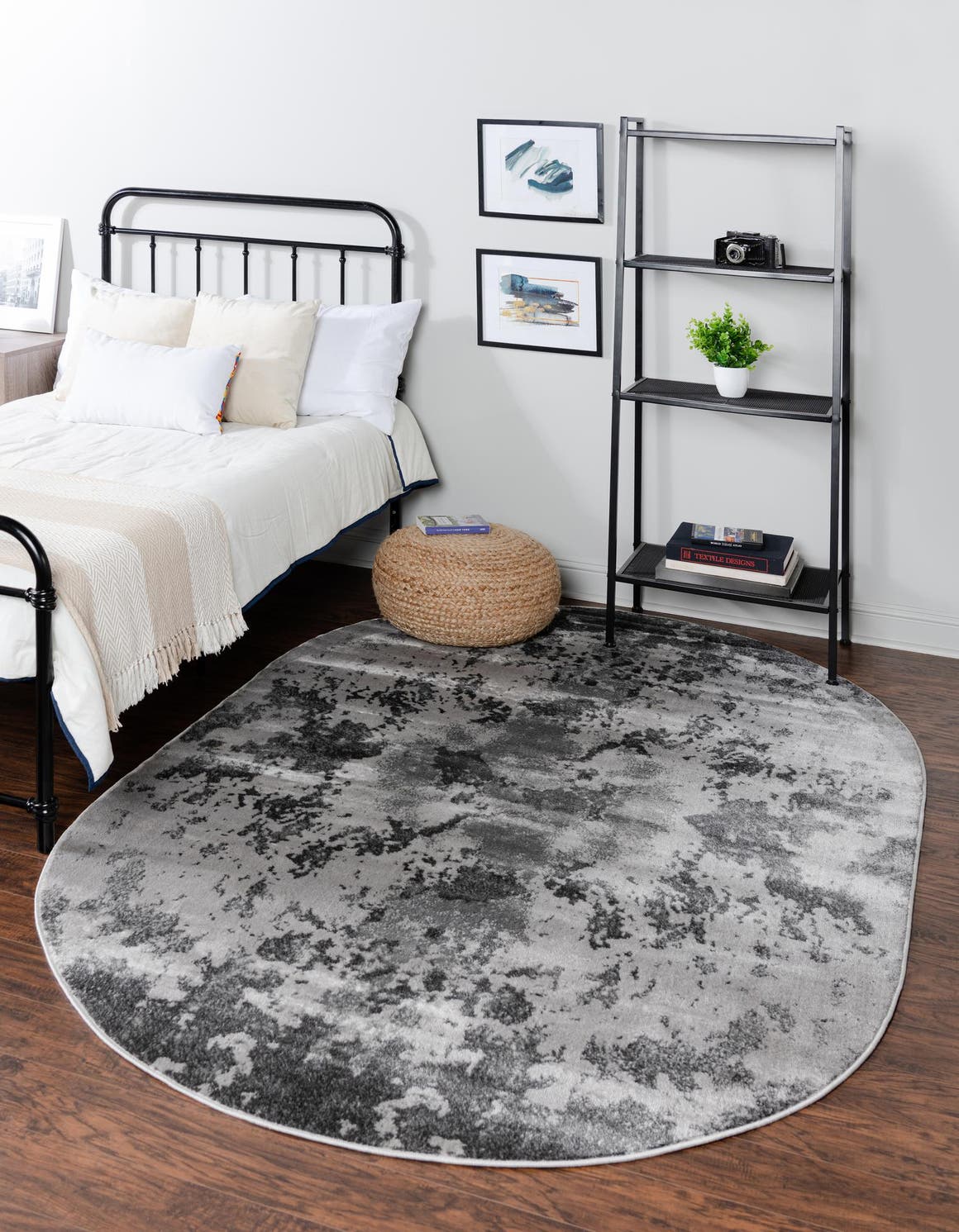 Oval Teppich Metropolis in Hellgrau von Hadorn™ - Lifestyle Image