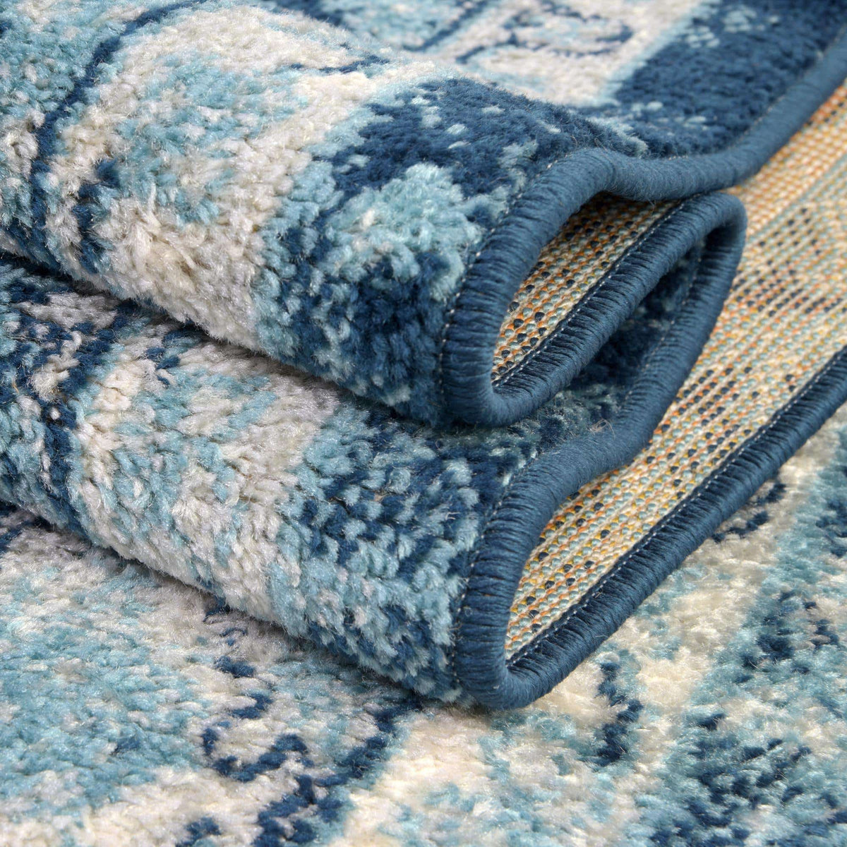Rund Teppich Parker in Marineblau von Hadorn™ - Lifestyle Image