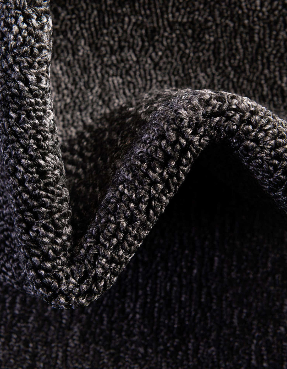 Rechteck Teppich Everyday Solid in Holzkohle von Hadorn™ - Lifestyle Image