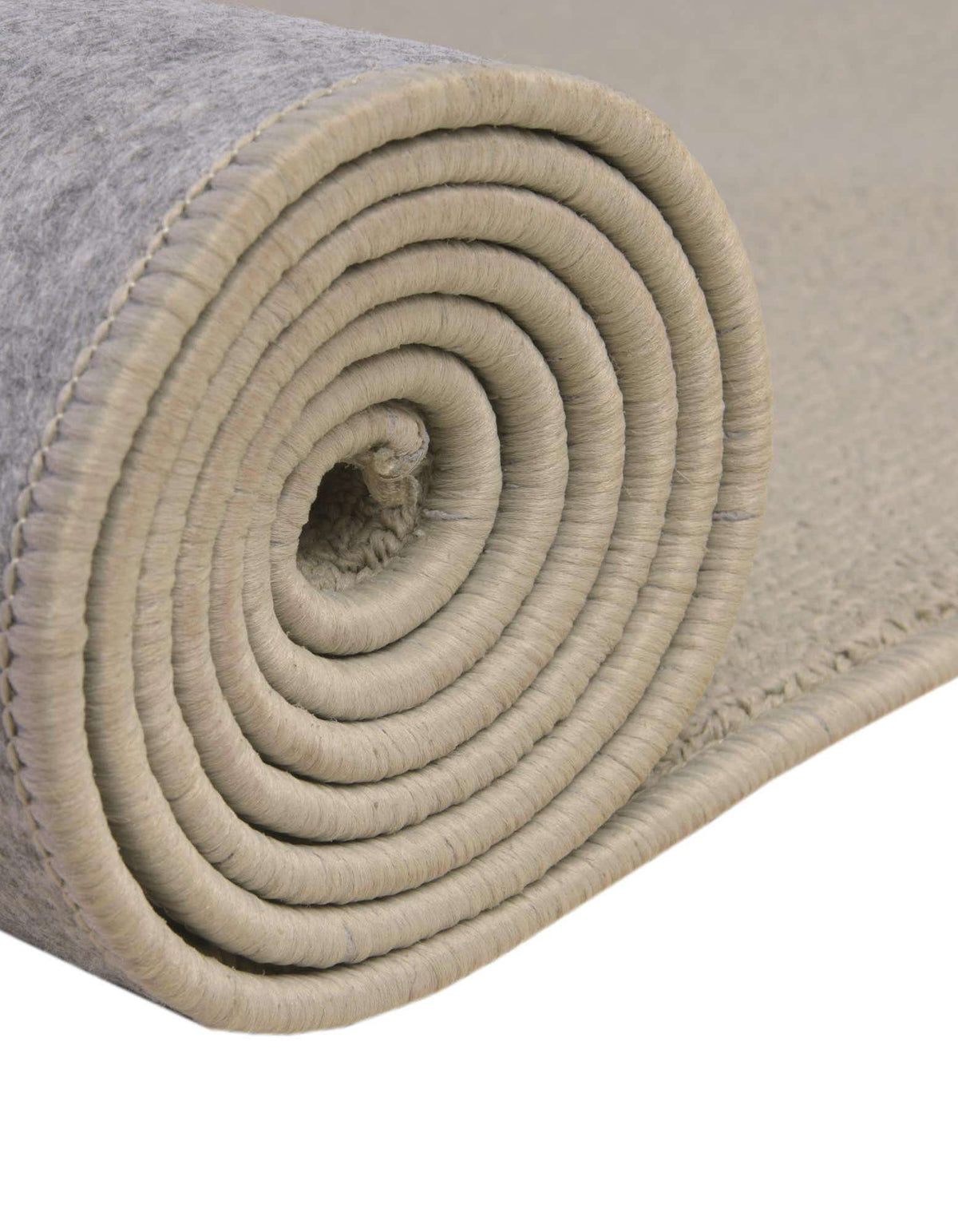 Rechteck Teppich Everyday Solid in Hellgrau von Hadorn™ - Lifestyle Image