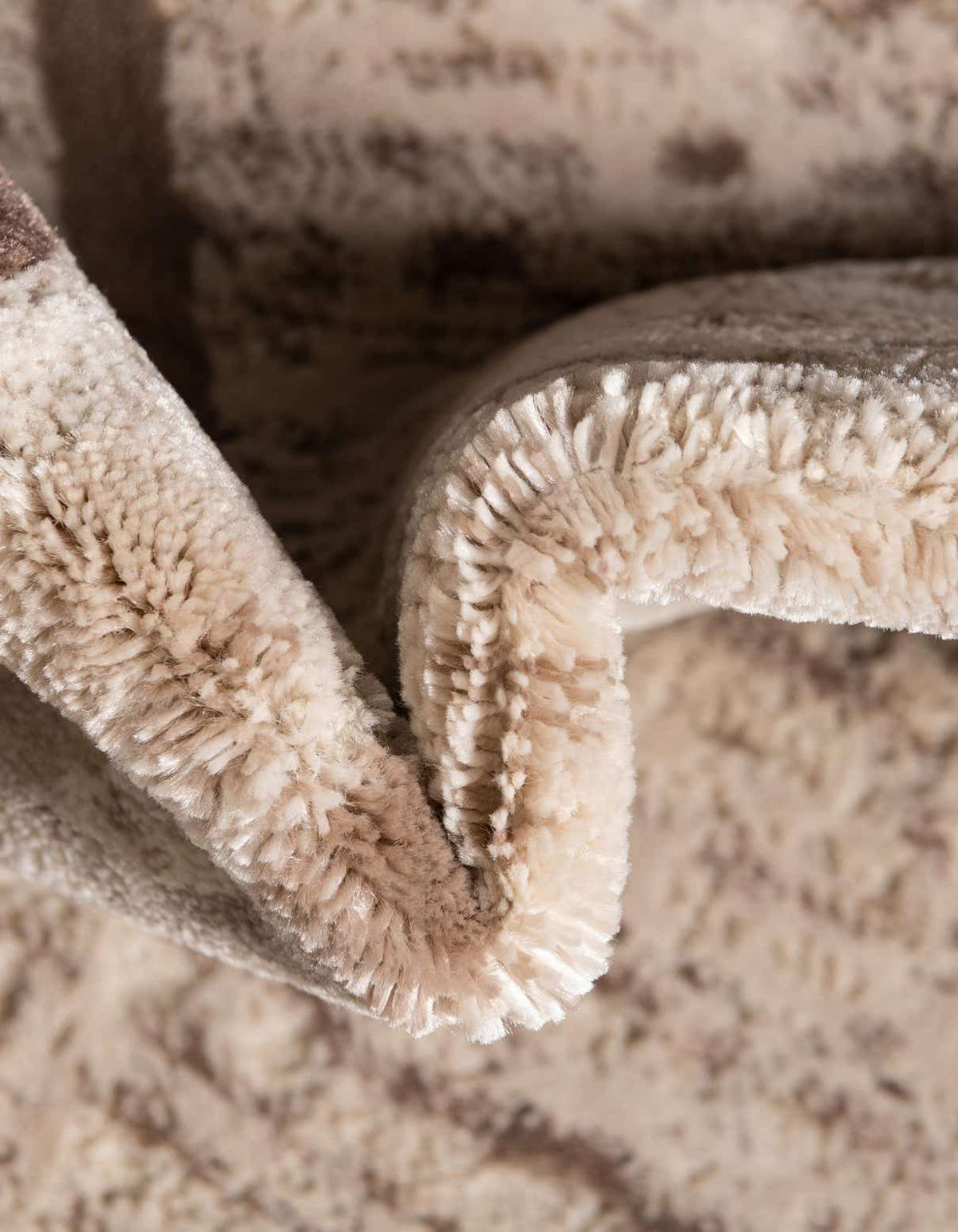 Quadratisch Teppich Oasis in Braun von Hadorn™ - Lifestyle Image