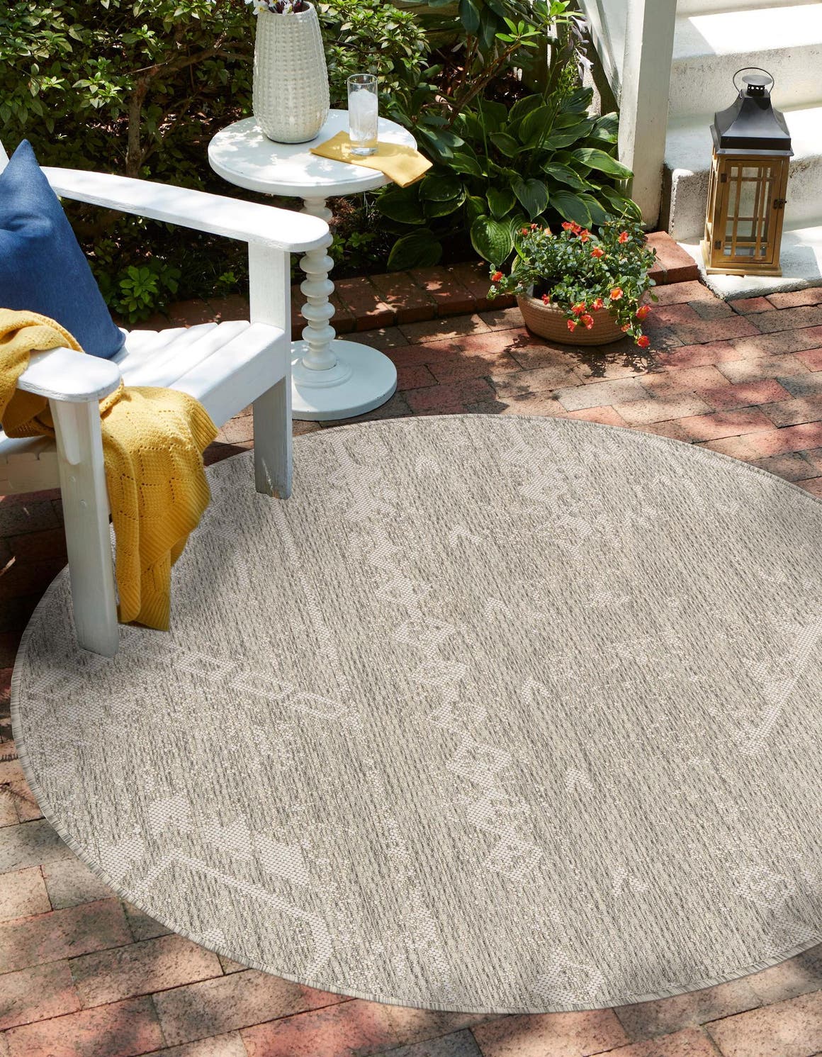 Rund Outdoor Teppich Outdoor Bohemian in Grau von Hadorn™ - Lifestyle Image