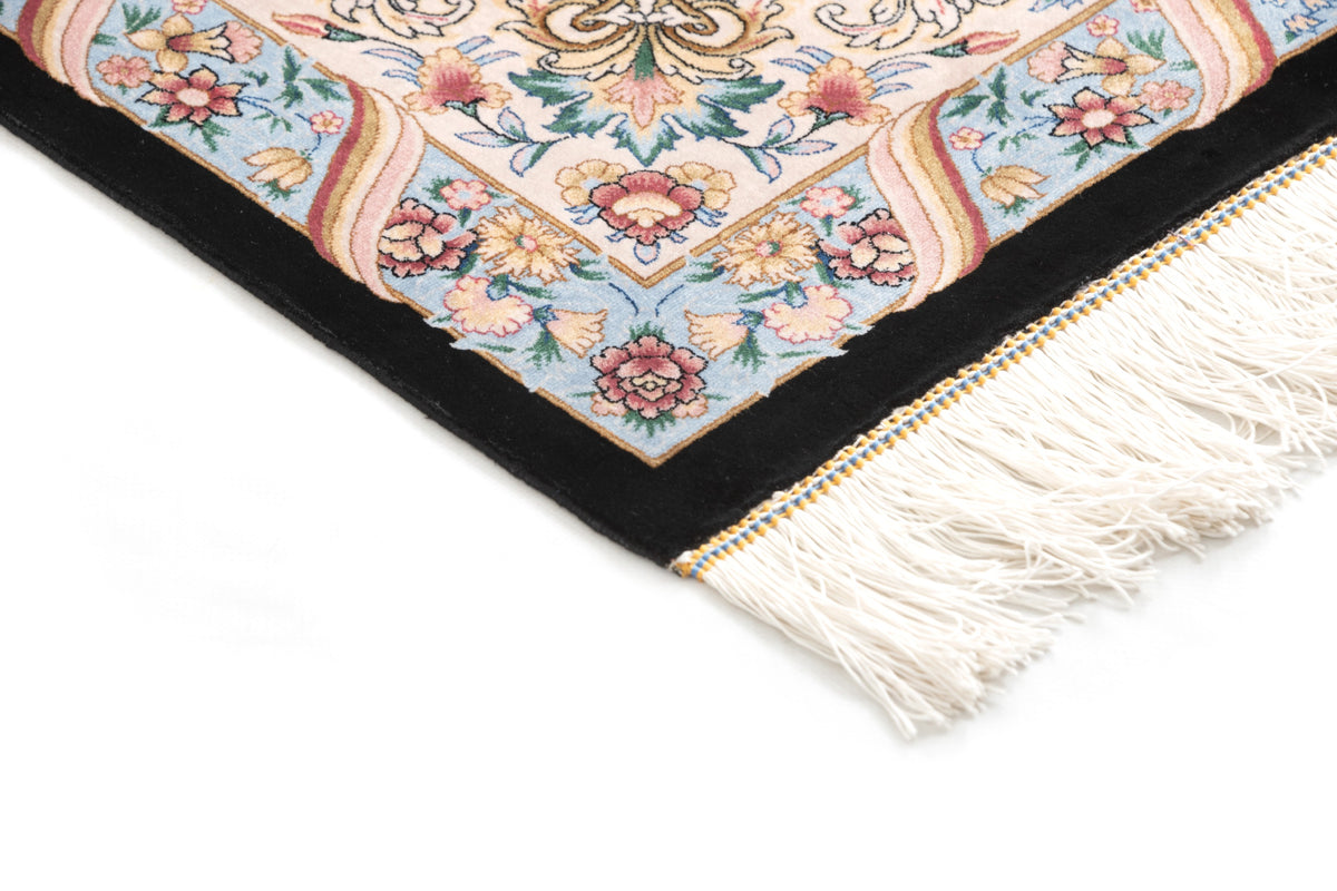 Rechteck Teppich Ghom Design in Schwarz von Hadorn™ - Lifestyle Image